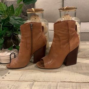 STEVE MADDEN open toe ankle booties. Size 6.5